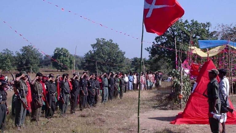 Índia: Revolucionários enfrentam grande ofensiva na fronteira de Chatisgar e Telanganá