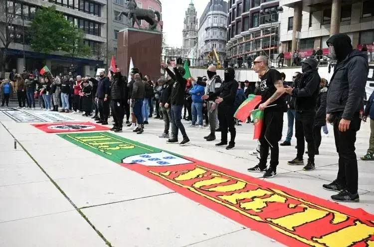 Aveiras: Bando nazista “1143”, em ação chauvinista e covarde, intimida e violenta imigrante indiano