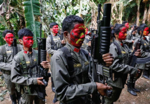 Filipinas: Membros do 15º Batalhão de Infantaria rendem-se ao Novo Exército do Povo da região de Negros Ocidental