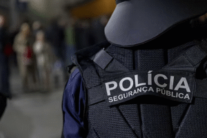 Beja: Agentes da GNR e PSP são detidos por exploração semisservil e tráfico de imigrantes em latifúndio
