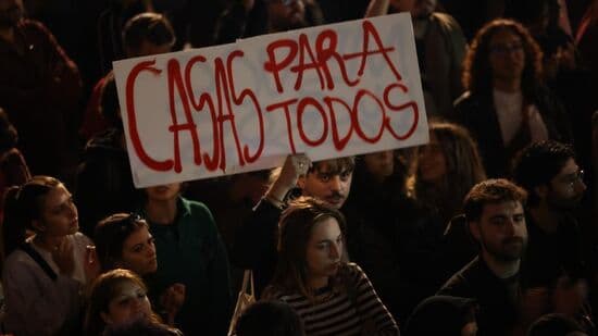 PROTESTOS CONTRA A DECADENTE QUALIDADE DE VIDA ESTREMECEM A PENÍNSULA IBÉRICA